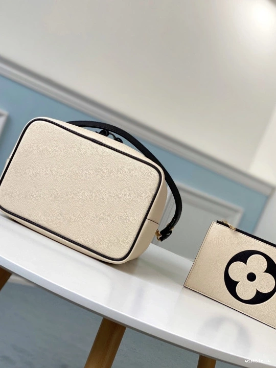 WIS VUITTON NÉONOÉ LOUIS 0217